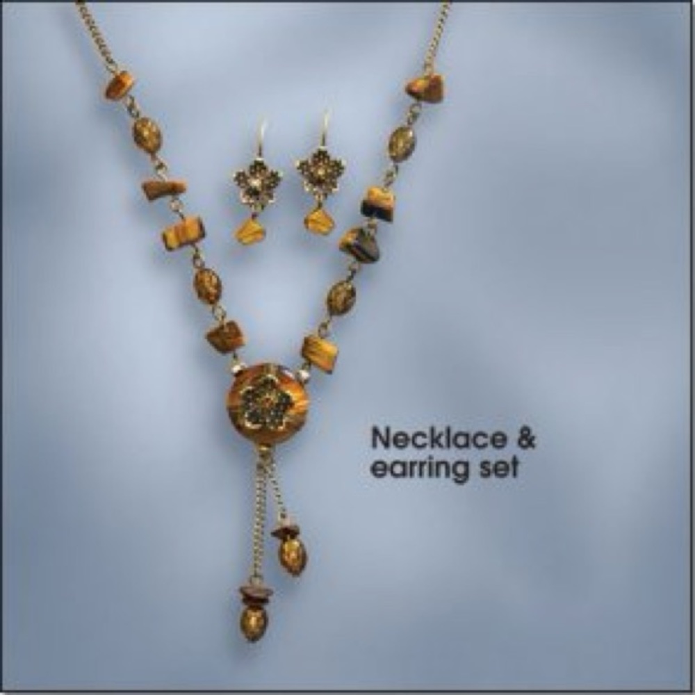 Avon Necklace/Earrings Set NIB